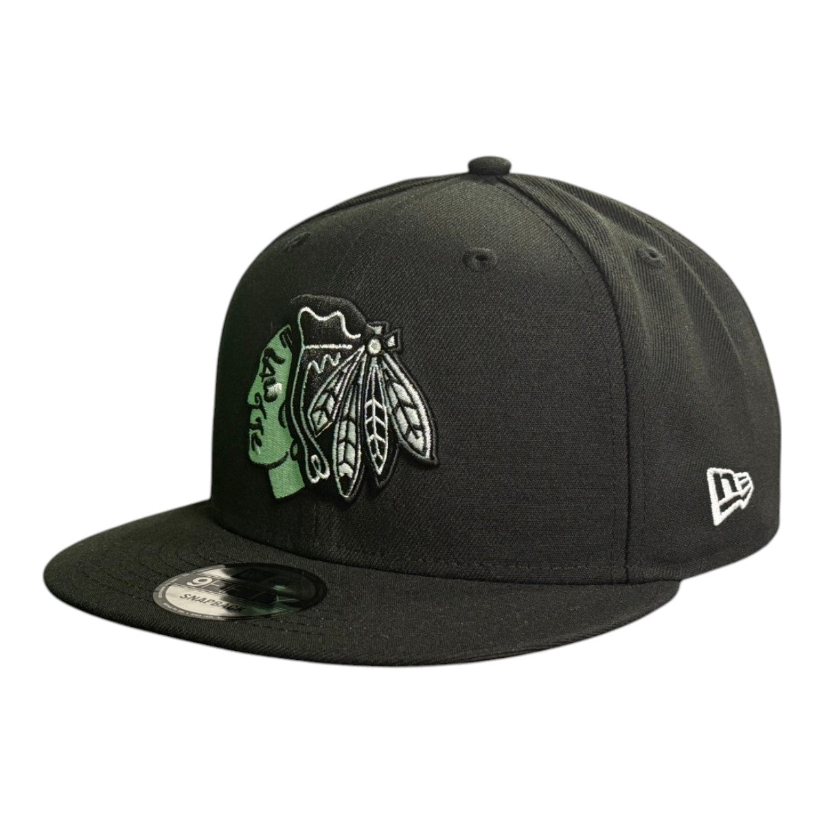 Chicago Blackhawks New Era Black White 9FIFTY Snapback Hat product image 1, provided for visual reference and product detail