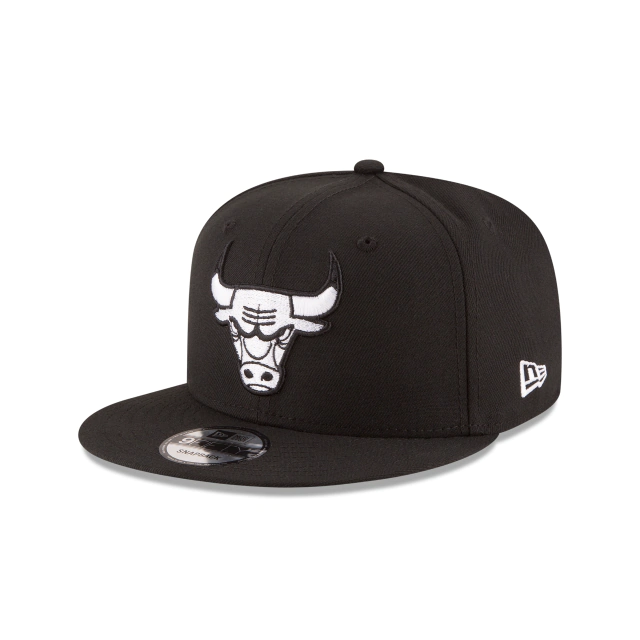 CHICAGO BULLS NEW ERA 2TONE BASICS BLACK ON WHITE 9FIFTY Snapback product image 1, provided for visual reference and product