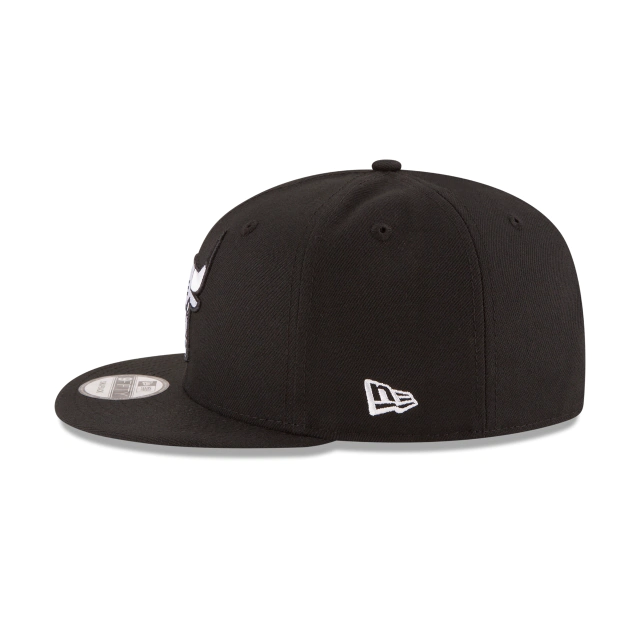 CHICAGO BULLS NEW ERA 2TONE BASICS BLACK ON WHITE 9FIFTY Snapback product image 3, provided for visual reference and product